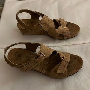 Vaneli women’s Kadeen cork low wedge sandals 8.5 great condition neutral shoe
